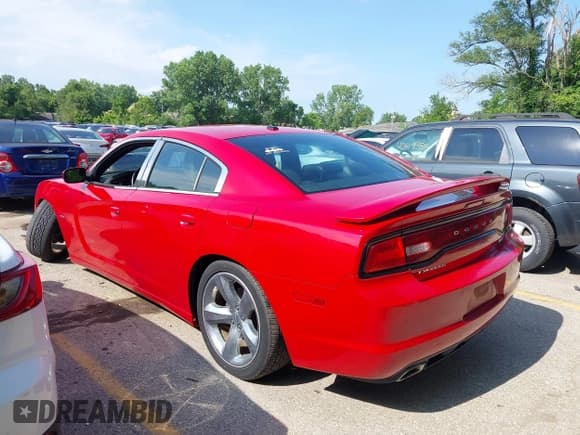 ✅ 2011 Dodge Charger Mopar 11 • VIN: 2B3CL5CT6BH571998 • Лот: 42622140. Опубликован ранее на IAAI с пробегом 120 500 миль. Бесплатный доступ к архиву аукционных продаж из США и подробный отчёт об истории автомобиля на DreamBid. Изображение 3.