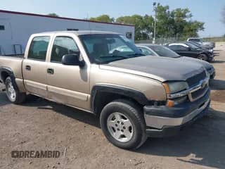 2005 Chevrolet Silverado 1500 Z71 z VIN 2GCEK13T351254681, wystawiony jako IAAI lot #43205763 z przebiegiem 192 742 mil mil oraz . Historia ofert i sprzedaży dostępna na DreamBid. Obrazek 1.