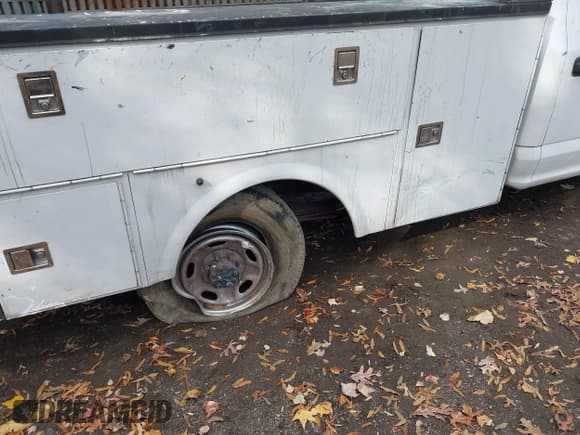 ✅ 2017 Ford F-350 • VIN: 1FD7W3AT4HEC95024 • Lot: 43682999. Listed on IAAI with 131,581 mi. Free auction sales archive from the USA and detailed vehicle history report at DreamBid. Image 6.