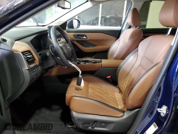 ✅ 2025 Nissan Rogue Platinum • VIN: JN8BT3DD0SW470175 • Lot: 67292265. Listed on Copart with 7,152 mi. Free auction sales archive from the USA and detailed vehicle history report at DreamBid. Image 7.