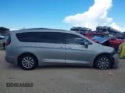 ✅ 2018 Chrysler Pacifica Touring L • VIN: 2C4RC1BG8JR287870 • Lot: 43314097. Wystawiony na IAAI z przebiegiem 147 153 mil. Bezpłatny archiwum sprzedaży aukcyjnych z USA i szczegółowy raport historii pojazdu na DreamBid. Zdjęcie 13.