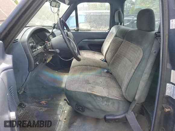 ✅ 1992 Ford F-150 • VIN: 1FTDF15Y7NPA55225 • Lot: 72142614. Wystawiony na Copart z przebiegiem Nie podano. Bezpłatny archiwum sprzedaży aukcyjnych z USA i szczegółowy raport historii pojazdu na DreamBid. Zdjęcie 7.