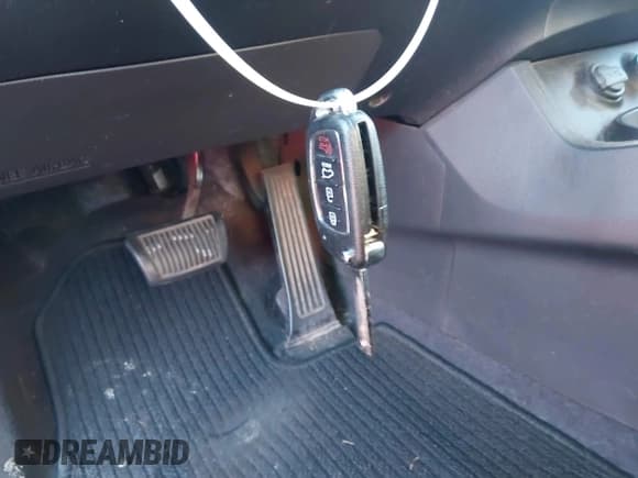 ✅ 2017 Hyundai Santa Fe 2.4L • VIN: 5XYZTDLB4HG391663 • Lot: 43924601. Listed on IAAI with 118,778 mi. Free auction sales archive from the USA and detailed vehicle history report at DreamBid. Image 11.