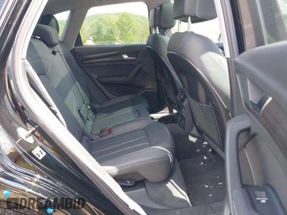 ✅ 2024 Audi Q5 Premium Plus • VIN: WA1BBAFY8R2068693 • Lot: 42193372. Wystawiony na IAAI z przebiegiem 7 724 mil. Bezpłatny archiwum sprzedaży aukcyjnych z USA i szczegółowy raport historii pojazdu na DreamBid. Zdjęcie 8.