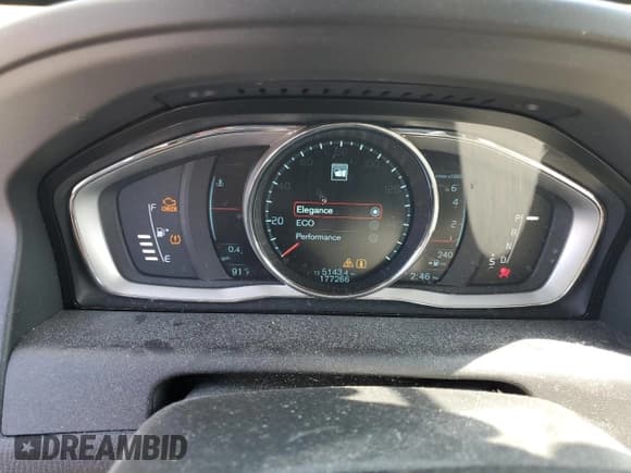 ✅ 2015 Volvo XC60 T6 • VIN: YV4902RB4F2622649 • Lot: 71433564. Wystawiony na Copart z przebiegiem 177 266 mil. Bezpłatny archiwum sprzedaży aukcyjnych z USA i szczegółowy raport historii pojazdu na DreamBid. Zdjęcie 9.