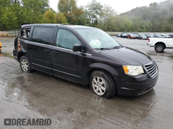 ✅ 2010 Chrysler Town & Country LX • VIN: 2A4RR2D13AR357136 • Lot: 84025525. Wystawiony na Copart z przebiegiem 85 058 mil. Bezpłatny archiwum sprzedaży aukcyjnych z USA i szczegółowy raport historii pojazdu na DreamBid. Zdjęcie 4.
