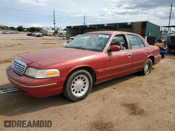 ✅ 2000 Ford Crown Victoria LX • VIN: 2FAFP74W4YX100974 • Lot: 71901865. Wystawiony na Copart z przebiegiem 154 745 mil. Bezpłatny archiwum sprzedaży aukcyjnych z USA i szczegółowy raport historii pojazdu na DreamBid. Zdjęcie 1.