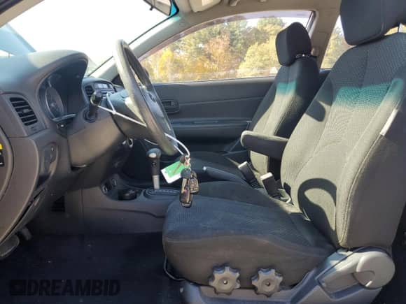 2008 Hyundai Accent GS z VIN KMHCM36C08U066181, wystawiony jako Copart lot #75788514 z przebiegiem 123 446 mil mil oraz Czysty tytuł • Clean title. Historia ofert i sprzedaży dostępna na DreamBid. Obrazek 7.