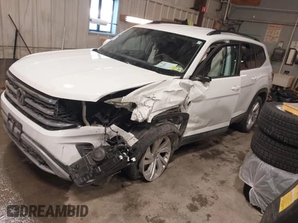 ✅ 2023 Volkswagen Atlas SE • VIN: 1V2HR2CA6PC510823 • Lot: 41576865. Wystawiony na IAAI z przebiegiem 22 991 mil. Bezpłatny archiwum sprzedaży aukcyjnych z USA i szczegółowy raport historii pojazdu na DreamBid. Zdjęcie 2.
