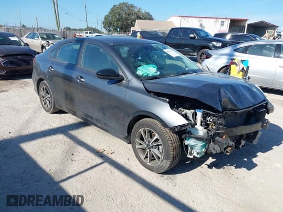 ✅ 2022 Kia Forte LXS • VIN: 3KPF24AD5NE433454 • Lot: 43765317. Wystawiony na IAAI z przebiegiem 64 706 mil. Bezpłatny archiwum sprzedaży aukcyjnych z USA i szczegółowy raport historii pojazdu na DreamBid. Zdjęcie 1.