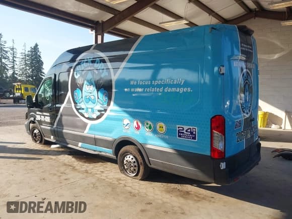 ✅ 2023 Ford Transit Cargo • VIN: 1FTBR3U89PKA33304 • Lot: 43395490. Wystawiony na IAAI z przebiegiem 89 723 mil. Bezpłatny archiwum sprzedaży aukcyjnych z USA i szczegółowy raport historii pojazdu na DreamBid. Zdjęcie 3.