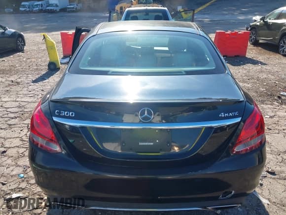 ✅ 2016 Mercedes-Benz C 300 Luxury • VIN: 55SWF4KB1GU115585 • Lot: 42834464. Listed on IAAI with 84,685 mi. Free auction sales archive from the USA and detailed vehicle history report at DreamBid. Image 16.
