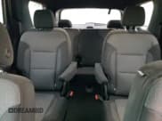 ✅ 2023 Chevrolet Traverse LT Cloth • VIN: 1GNERGKW2PJ126068 • Lot: 80917015. Wystawiony na Copart z przebiegiem 76 485 mil. Bezpłatny archiwum sprzedaży aukcyjnych z USA i szczegółowy raport historii pojazdu na DreamBid. Zdjęcie 10.