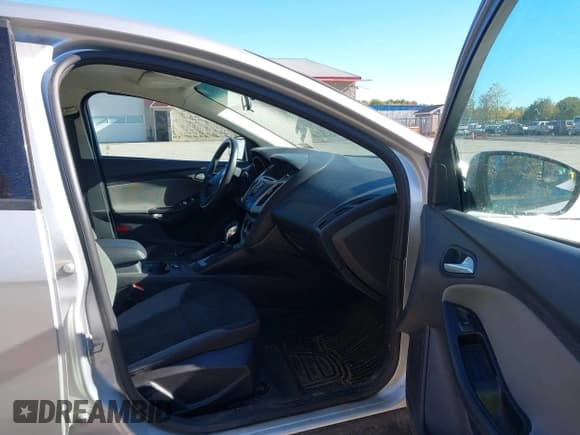 ✅ 2014 Ford Focus SE • VIN: 1FADP3F24EL366062 • Лот: 43494676. Опубликован ранее на IAAI с пробегом 212 917 миль. Бесплатный доступ к архиву аукционных продаж из США и подробный отчёт об истории автомобиля на DreamBid. Изображение 5.