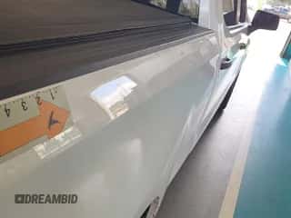 2020 Chevrolet Silverado 1500 Work Truck z VIN 1GCUYAEF4LZ185750, wystawiony jako IAAI lot #42879532 z przebiegiem 150 397 mil mil oraz . Historia ofert i sprzedaży dostępna na DreamBid. Obrazek 1.