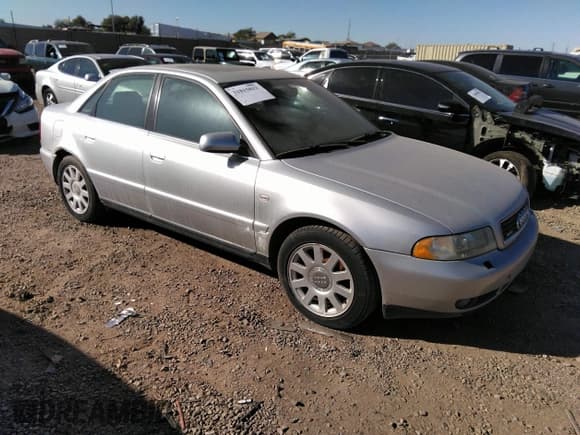 ✅ 2000 Audi A4 • VIN: WAUDH28D6YA100801 • Lot: 31815813. Wystawiony na IAAI z przebiegiem 188 306 mil. Bezpłatny archiwum sprzedaży aukcyjnych z USA i szczegółowy raport historii pojazdu na DreamBid. Zdjęcie 1.