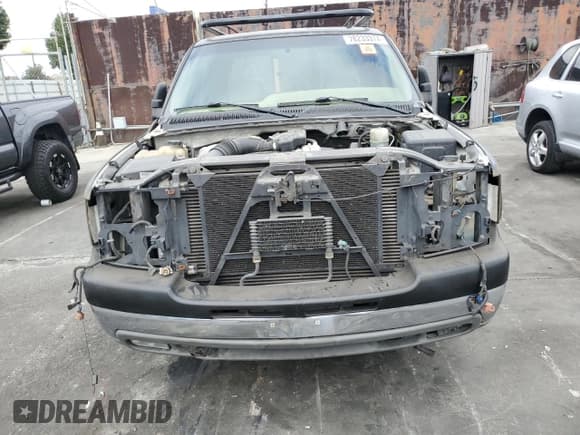 ✅ 2002 Chevrolet Silverado 2500HD LS • VIN: 1GCHC29102E117150 • Lot: 78233374. Wystawiony na Copart z przebiegiem 209 220 mil. Bezpłatny archiwum sprzedaży aukcyjnych z USA i szczegółowy raport historii pojazdu na DreamBid. Zdjęcie 5.