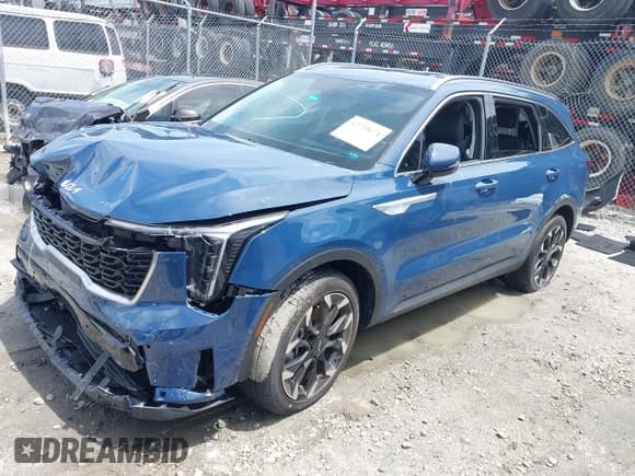 ✅ 2025 Kia Sorento EX • VIN: 5XYRH4JF8SG341900 • Lot: 42720674. Wystawiony na IAAI z przebiegiem 973 mil. Bezpłatny archiwum sprzedaży aukcyjnych z USA i szczegółowy raport historii pojazdu na DreamBid. Zdjęcie 2.