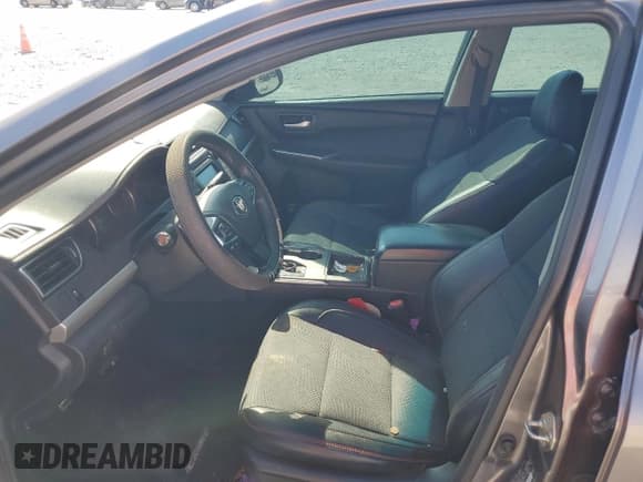 ✅ 2017 Toyota Camry LE • VIN: 4T1BF1FKXHU653232 • Lot: 82416115. Wystawiony na Copart z przebiegiem 181 867 mil. Bezpłatny archiwum sprzedaży aukcyjnych z USA i szczegółowy raport historii pojazdu na DreamBid. Zdjęcie 7.