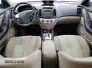 2010 Hyundai Elantra GLS z VIN KMHDU4AD0AU867564, wystawiony jako Copart lot #72191584 z przebiegiem 181 804 mil mil oraz Czysty tytuł • Clean title. Historia ofert i sprzedaży dostępna na DreamBid. Obrazek 8.