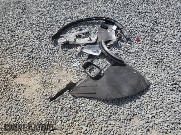 2024 Mitsubishi Outlander S z VIN JA4ARUAU2RU024447, wystawiony jako Copart lot #71514065 z przebiegiem 5 200 mil mil oraz Szkoda całkowita • Salvage title. Historia ofert i sprzedaży dostępna na DreamBid. Obrazek 13.