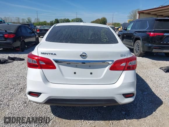 ✅ 2019 Nissan Sentra SV • VIN: 3N1AB7AP9KY317581 • Lot: 43347432. Listed on IAAI with 46,465 mi. Free auction sales archive from the USA and detailed vehicle history report at DreamBid. Image 17.