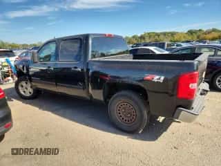2012 Chevrolet Silverado 1500 LT z VIN 1GCPKSE76CF105962, wystawiony jako Copart lot #81995945 z przebiegiem 141 851 mil mil oraz Czysty tytuł • Clean title. Historia ofert i sprzedaży dostępna na DreamBid. Obrazek 2.