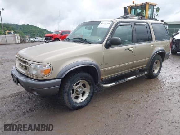 ✅ 2000 Ford Explorer XLT • VIN: 1FMZU83P1YZC35657 • Лот: 42278366. Опубликован ранее на IAAI с пробегом Не указан. Бесплатный доступ к архиву аукционных продаж из США и подробный отчёт об истории автомобиля на DreamBid. Изображение 2.