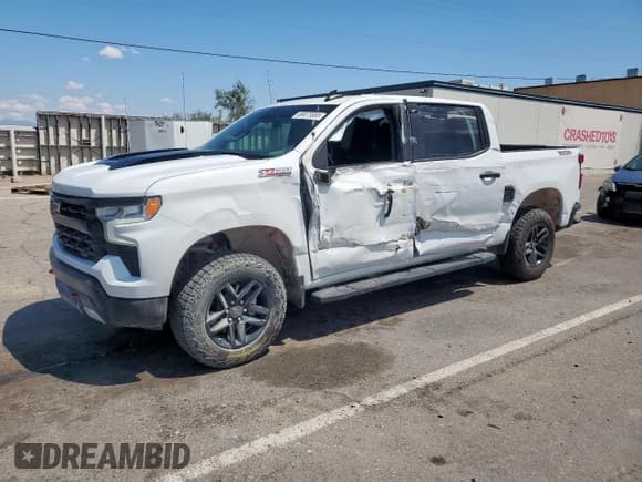 ✅ 2024 Chevrolet Silverado 1500 LT Trail Boss • VIN: 3GCUDFEDXRG243117 • Lot: 69073085. Wystawiony na Copart z przebiegiem 61 981 mil. Bezpłatny archiwum sprzedaży aukcyjnych z USA i szczegółowy raport historii pojazdu na DreamBid. Zdjęcie 1.