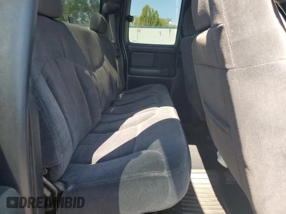 ✅ 2002 Chevrolet Silverado 2500HD LS • VIN: 1GCHK29U32E268884 • Лот: 69916615. Опубликован ранее на Copart с пробегом 272 541 миль. Бесплатный доступ к архиву аукционных продаж из США и подробный отчёт об истории автомобиля на DreamBid. Изображение 10.