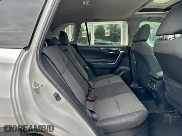 ✅ 2020 Toyota RAV4 Hybrid XLE • VIN: 2T3RWRFV5LW089934 • Lot: 94963215. Wystawiony na Copart z przebiegiem 173 544 mil. Bezpłatny archiwum sprzedaży aukcyjnych z USA i szczegółowy raport historii pojazdu na DreamBid. Zdjęcie 6.