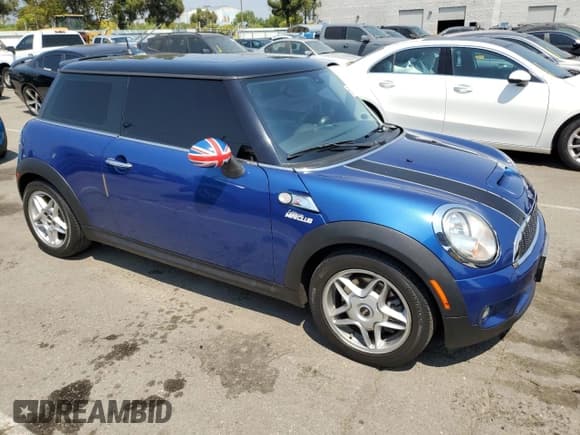 ✅ 2007 MINI Hardtop S • VIN: WMWMF73547TV31532 • Lot: 68972735. Listed on Copart with 102,365 mi. Free auction sales archive from the USA and detailed vehicle history report at DreamBid. Image 4.