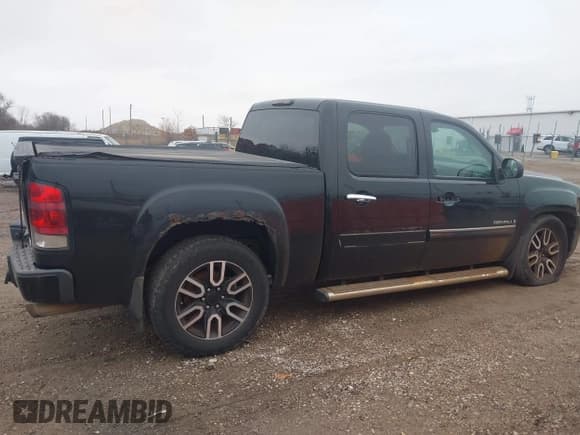 ✅ 2007 GMC Sierra Denali • VIN: 2GTEK638771661866 • Lot: 43706706. Wystawiony na IAAI z przebiegiem 217 333 mil. Bezpłatny archiwum sprzedaży aukcyjnych z USA i szczegółowy raport historii pojazdu na DreamBid. Zdjęcie 13.