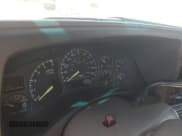 ✅ 2001 Chevrolet Silverado 2500HD • VIN: 1GCHK23161F128318 • Lot: 70668355. Wystawiony na Copart z przebiegiem Nie podano. Bezpłatny archiwum sprzedaży aukcyjnych z USA i szczegółowy raport historii pojazdu na DreamBid. Zdjęcie 9.