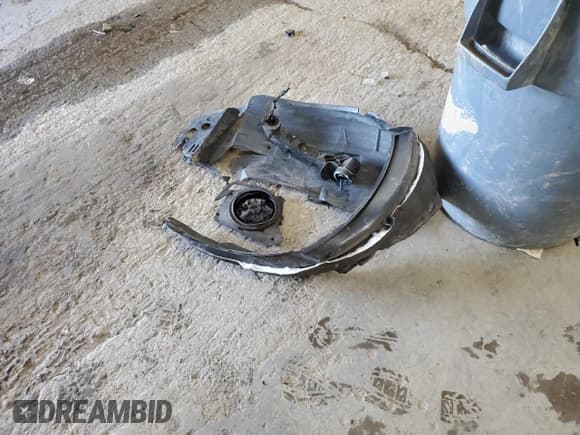 ✅ 2004 Dodge 2500 ST • VIN: 3D7KA28D24G281010 • Lot: 77801814. Wystawiony na Copart z przebiegiem Nie podano. Bezpłatny archiwum sprzedaży aukcyjnych z USA i szczegółowy raport historii pojazdu na DreamBid. Zdjęcie 13.