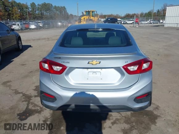 ✅ 2017 Chevrolet Cruze LT • VIN: 1G1BE5SM7H7197154 • Lot: 43555610. Listed on IAAI with 120,177 mi. Free auction sales archive from the USA and detailed vehicle history report at DreamBid. Image 16.