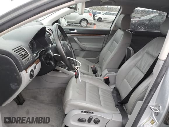 ✅ 2005 Volkswagen Jetta 2.5L • VIN: 3VWDF71K55M639159 • Lot: 84507684. Listed on Copart with 63,398 mi. Free auction sales archive from the USA and detailed vehicle history report at DreamBid. Image 8.