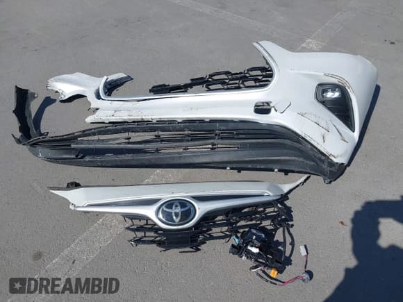 ✅ 2024 Toyota Highlander LE • VIN: 5TDKDRBH7RS547443 • Lot: 42035721. Listed on IAAI with 9,567 mi. Free auction sales archive from the USA and detailed vehicle history report at DreamBid. Image 11.