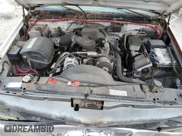 ✅ 1999 GMC Sierra 1500 • VIN: 1GDJC34R3XF087014 • Lot: 86367084. Wystawiony na Copart z przebiegiem 94 539 mil. Bezpłatny archiwum sprzedaży aukcyjnych z USA i szczegółowy raport historii pojazdu na DreamBid. Zdjęcie 11.