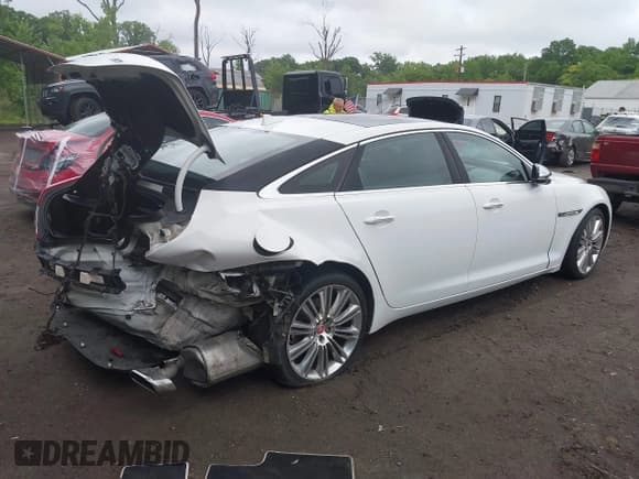 ✅ 2015 Jaguar XJ Portfolio • VIN: SAJWJ2GD2F8V90256 • Lot: 42311335. Listed on IAAI with 123,299 mi. Free auction sales archive from the USA and detailed vehicle history report at DreamBid. Image 4.