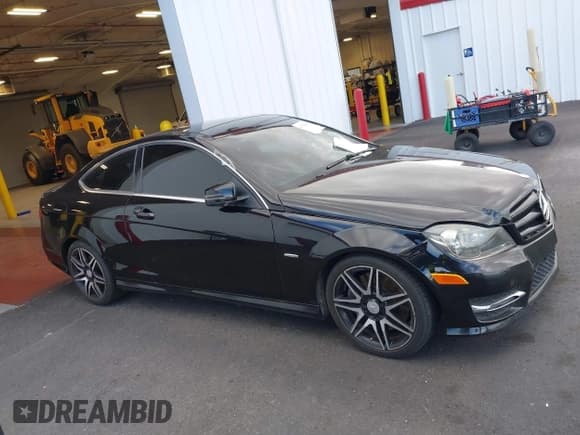 ✅ 2014 Mercedes-Benz C 250 • VIN: WDDGJ4HB3EG300841 • Lot: 41765449. Wystawiony na IAAI z przebiegiem 152 263 mil. Bezpłatny archiwum sprzedaży aukcyjnych z USA i szczegółowy raport historii pojazdu na DreamBid. Zdjęcie 13.