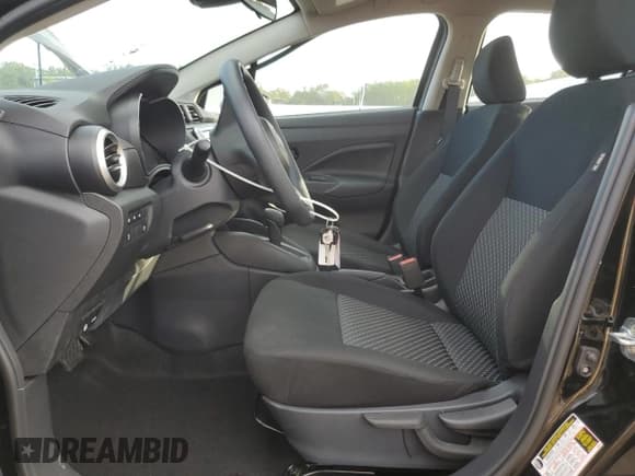 ✅ 2024 Nissan Versa S • VIN: 3N1CN8DV4RL916430 • Lot: 70710725. Wystawiony na Copart z przebiegiem 12 105 mil. Bezpłatny archiwum sprzedaży aukcyjnych z USA i szczegółowy raport historii pojazdu na DreamBid. Zdjęcie 7.