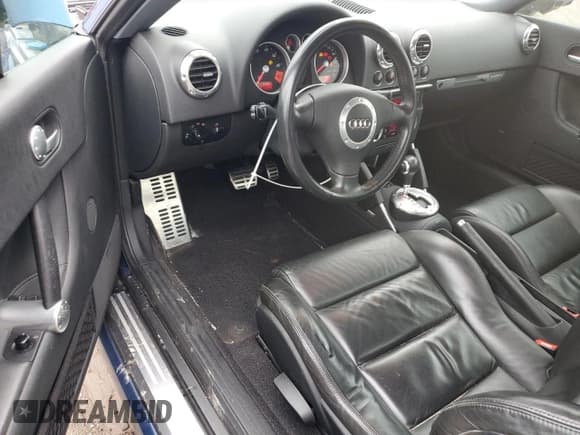 ✅ 2006 Audi TT • VIN: TRUWD28N561005696 • Lot: 81226524. Wystawiony na Copart z przebiegiem 87 023 mil. Bezpłatny archiwum sprzedaży aukcyjnych z USA i szczegółowy raport historii pojazdu na DreamBid. Zdjęcie 8.