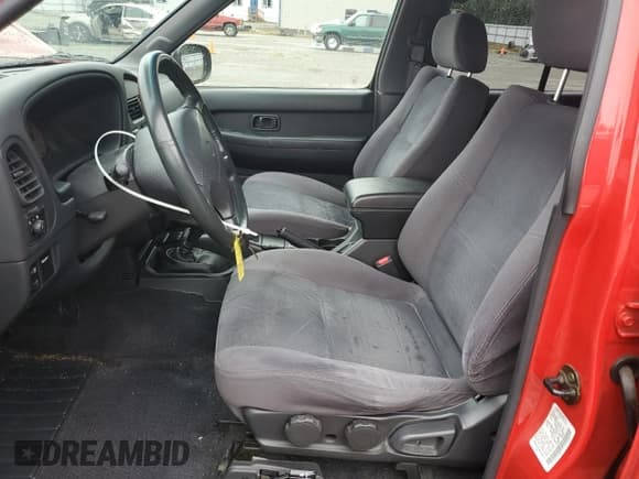 ✅ 2000 Nissan Pathfinder XE • VIN: JN8AR07YXYW402949 • Lot: 58801615. Listed on Copart with 148,010 mi. Free auction sales archive from the USA and detailed vehicle history report at DreamBid. Image 7.