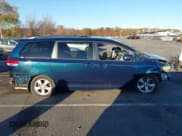 ✅ 2012 Toyota Sienna LE • VIN: 5TDKK3DC7CS229883 • Lot: 43592199. Wystawiony na IAAI z przebiegiem 115 659 mil. Bezpłatny archiwum sprzedaży aukcyjnych z USA i szczegółowy raport historii pojazdu na DreamBid. Zdjęcie 13.