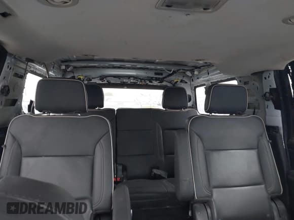 ✅ 2023 Chevrolet Suburban Premier • VIN: 1GNSKFKD7PR512440 • Lot: 43832409. Wystawiony na IAAI z przebiegiem 62 787 mil. Bezpłatny archiwum sprzedaży aukcyjnych z USA i szczegółowy raport historii pojazdu na DreamBid. Zdjęcie 8.