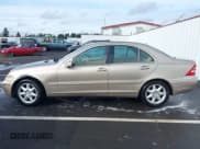 ✅ 2002 Mercedes-Benz C 230/260/280/320 • VIN: WDBRF64J62F205588 • Lot: 41619259. Wystawiony na IAAI z przebiegiem 172 783 mil. Bezpłatny archiwum sprzedaży aukcyjnych z USA i szczegółowy raport historii pojazdu na DreamBid. Zdjęcie 14.