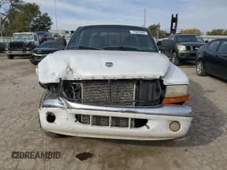 ✅ 1997 Dodge Dakota • VIN: 1B7GG23Y8VS161313 • Lot: 77646454. Wystawiony na Copart z przebiegiem 286 443 mil. Bezpłatny archiwum sprzedaży aukcyjnych z USA i szczegółowy raport historii pojazdu na DreamBid. Zdjęcie 5.