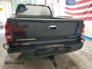 2005 Chevrolet Silverado 1500 Z71 z VIN 2GCEK19B051178951, wystawiony jako Copart lot #84414315 z przebiegiem 179 984 mil mil oraz Czysty tytuł • Clean title. Historia ofert i sprzedaży dostępna na DreamBid. Obrazek 6.