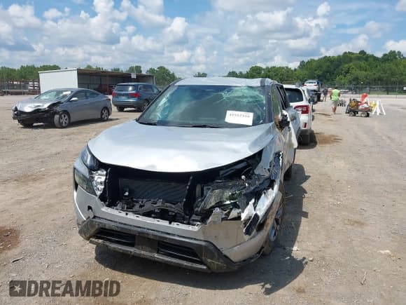 ✅ 2025 Nissan Rogue S • VIN: 5N1BT3AB1SC675161 • Lot: 42952928. Listed on IAAI with 5,752 mi. Free auction sales archive from the USA and detailed vehicle history report at DreamBid. Image 6.